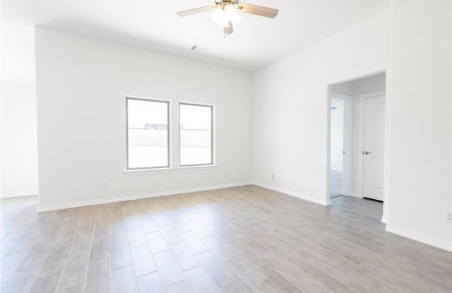 BRAND NEW 3 Bedroom 2 Bathroom Home with Storm Shelter and Neighborhood Pool **Leasing Special** Gallery 4