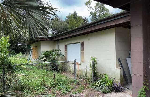 Newly renovated 3 bed 2 bath home in private area photos photos