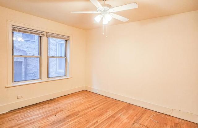 1100 West Roscoe photos photos
