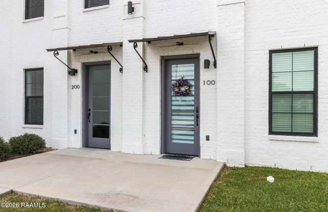 711 E Main Street Gallery 2