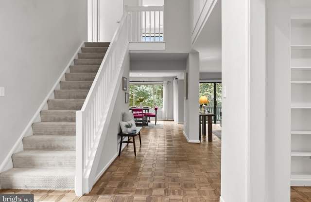 5 WHITEBRIDGE CT #5 Gallery 4