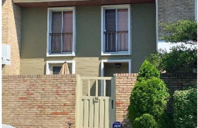 36 OLMSTED GREEN COURT - 36 Olmsted Green Ct, Baltimore, MD 21210