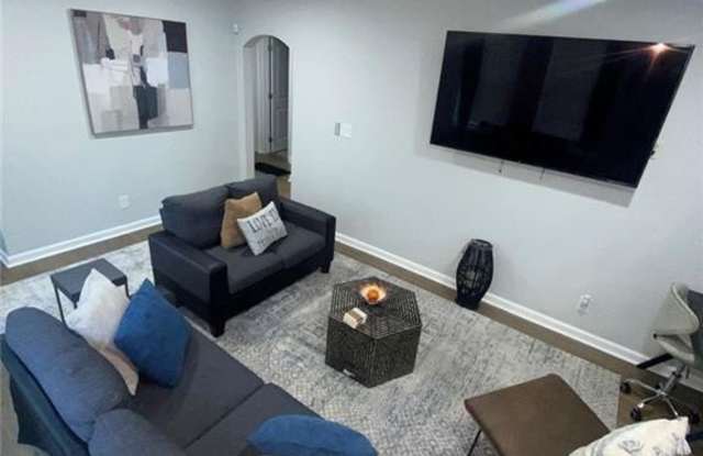 2133 Pinehurst Drive Gallery 3