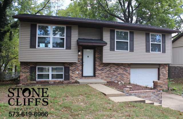 3 bed, 2 bath home with 1 car garage and fenced backyard Gallery 1