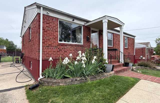 11807 ROCKING HORSE Road photos photos