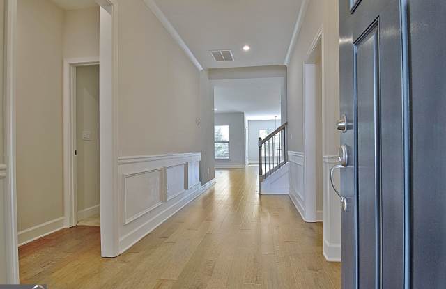 416 Southbridge Pass Gallery 3