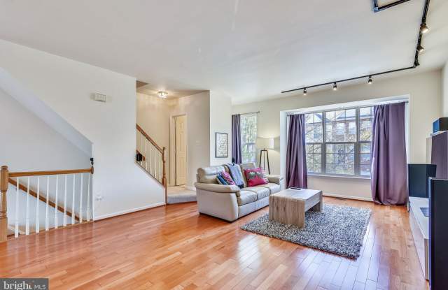 21476 RUSTY BLACKHAW SQUARE Gallery 4