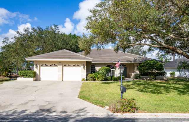 ** LELY COUNTRY CLUB ** 3 BED + DEN / 2 BATH - POOL HOME - SEASONAL OR SHORT TERM RENTAL - 135 Muirfield Circle, Lely, FL 34113