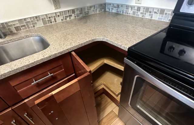 2 Bed / 1.5 Bath Townhome Near Downtown Jackson Gallery 4