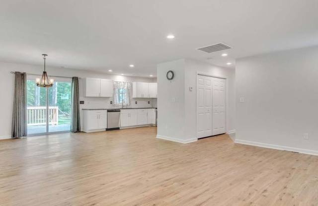 Newer 3-bedroom home available now in Colonial Beach! photos photos Newer 3-bedroom home available now in Colonial Beach! photos photos