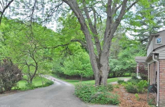 2571 Roseland Dr Gallery 2