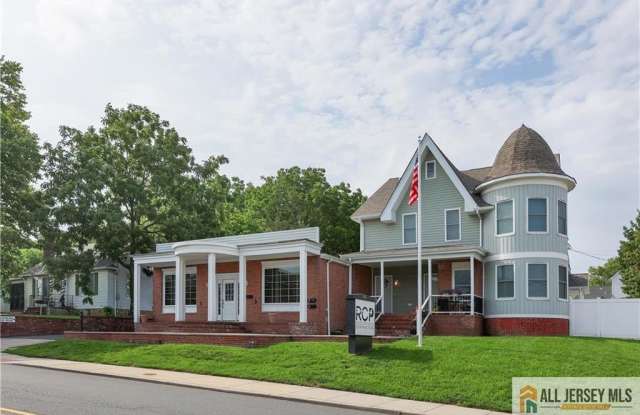 215 Washington Road Gallery 2