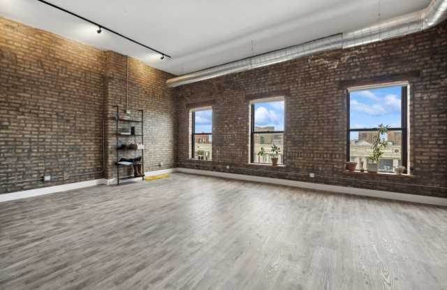 1572 N Milwaukee Avenue Gallery 3