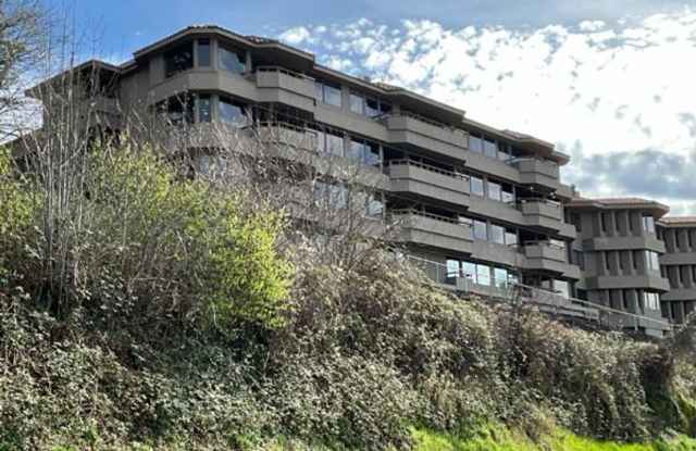 Spacious 2 Bedroom Condo for Rent in the Fairhaven Neighborhood photos photos