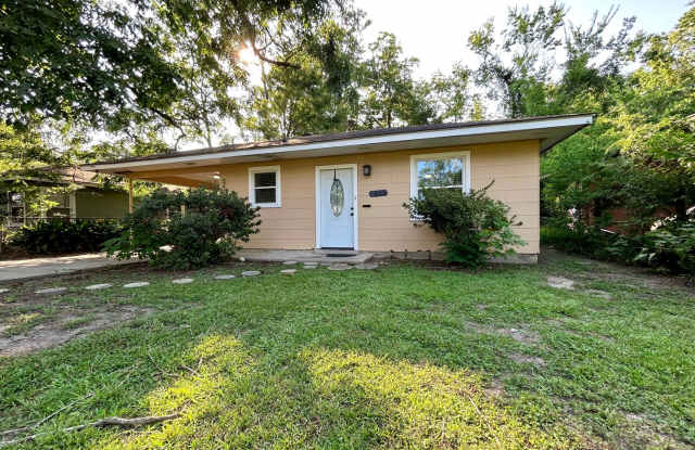 Charming Three Bedroom Home in a Highly Desirable Neighborhood photos photos