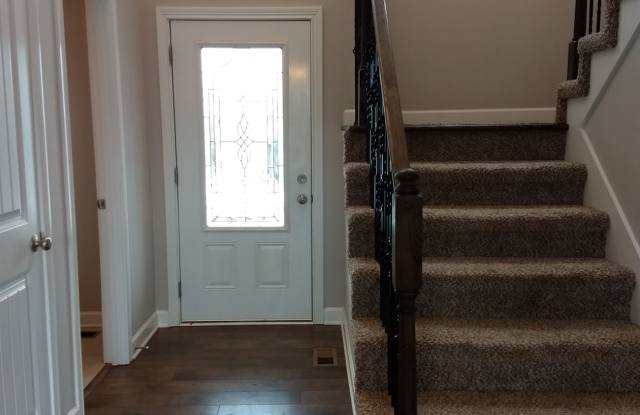 1135 Eagles Bluff Dr Gallery 2