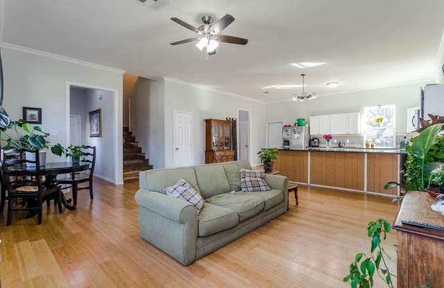 3306 Huisache Street Gallery 2