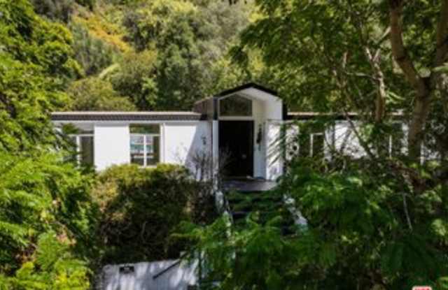 936 Chantilly Road Gallery 2