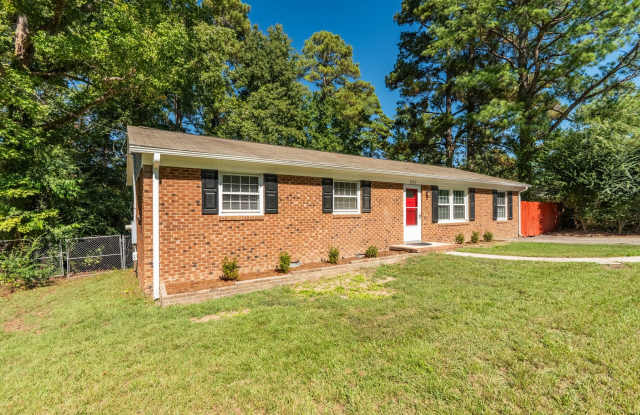 North Raleigh well-maintained 3 bed, 1.5 bath Brick Ranch with expansive yard--landscaping included! Gallery 4