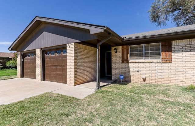 Beautifully Updated Home Near Shopping, Dining and Entertainement!! Gallery 4