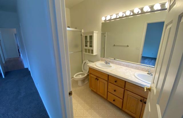 3 Bedroom home in quiet neighborhood - 380 Southeast Soft Tail Loop, Bend, OR 97702