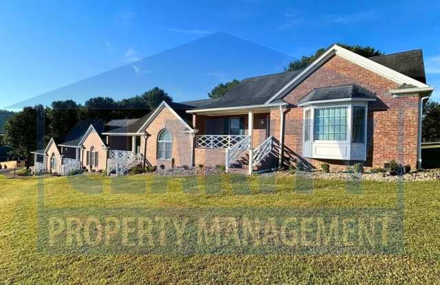 Tee Time at Your Doorstep! 2BR/2BA Athens Condo Gallery 1