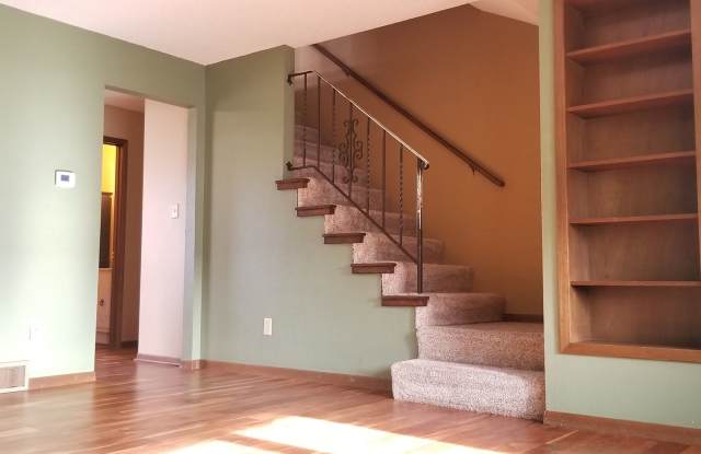Beautifully updated two bedroom townhouse, close to the hospital! Gallery 4
