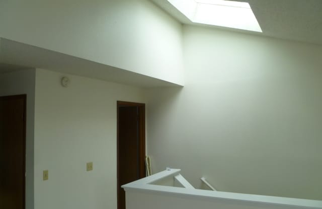 200 Semanski St - 4 Gallery 3