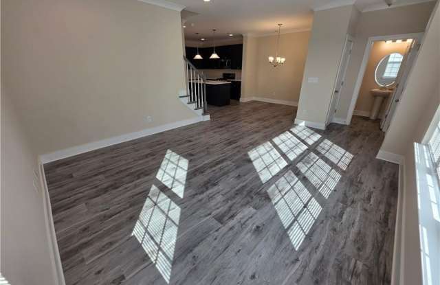 1751 Eastfall Street Gallery 3