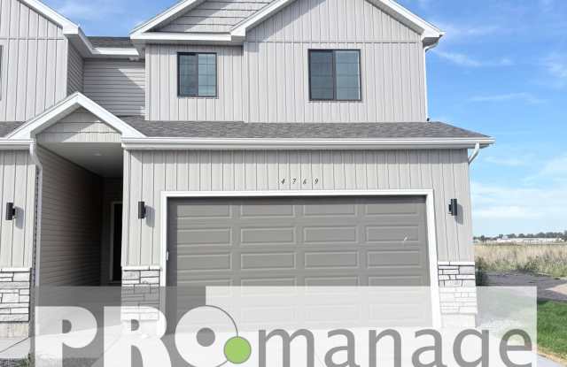 *NEW* Townhome with attached garage Gallery 1