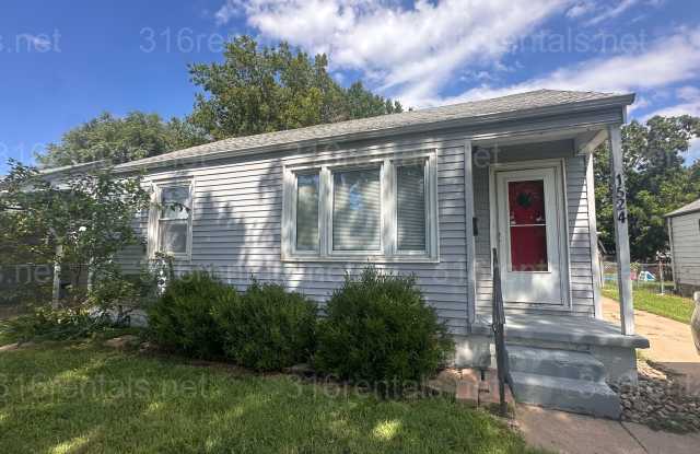 $1195 - 3 bed 1.5 bath - Single Family Home located in the McCormick Neighborhood - 1524 South Martinson Street, Wichita, KS 67213