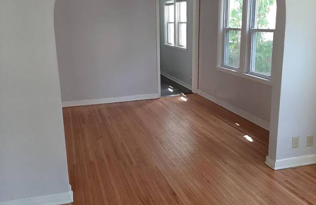 3329 Oakland Avenue Gallery 3