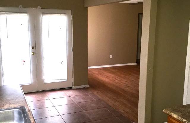 845 Stanford Dr Gallery 4