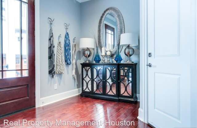 1205 W 16th Street #1 Gallery 3