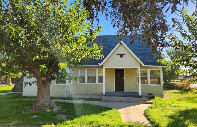 Country Home Between Empire and Waterford- 3 Bedroom 1 Bathroom With Central Heat And Air - 8543 Yosemite Boulevard, Stanislaus County, CA 95357