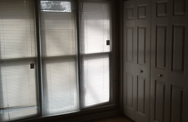 3863 Hampton Ct Gallery 2