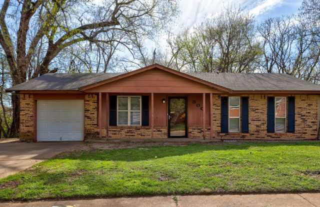 3 bed house in Noble - 800 North 5th Street, Noble, OK 73068