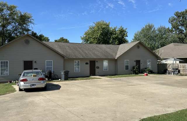 1707 Henry Street - 2 photos photos 1707 Henry Street - 2 photos photos