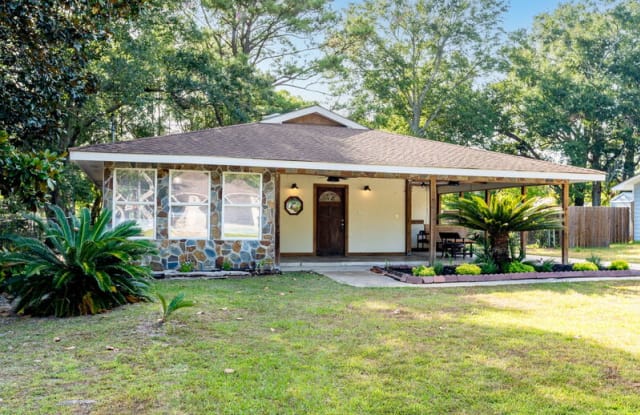 602 Dogwood Road - 602 Dogwood Road, Ocean Springs, MS 39564