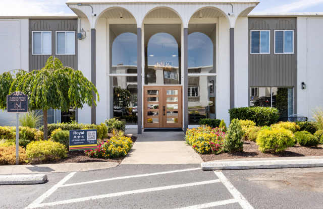 Royal Arms of Green Hills photos photos