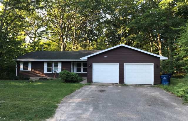 3892 Leeside Lane - 3892 Leeside Ln, Grand Traverse County, MI 49686