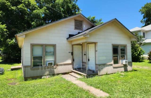 225 N Hope Ave photos photos