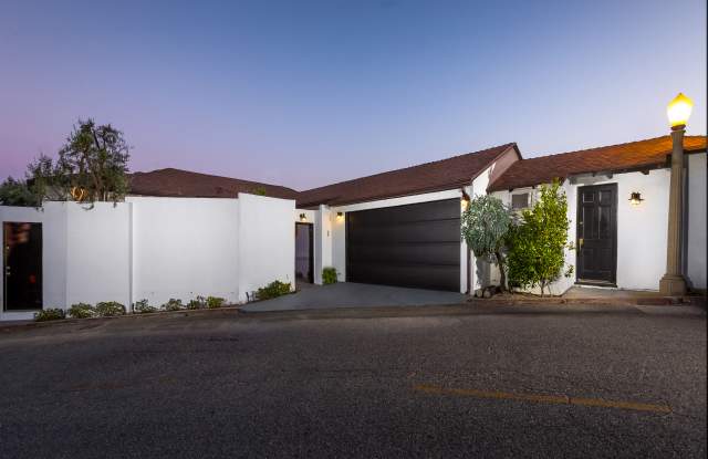 1733 Sunset Plaza Dr Gallery 4