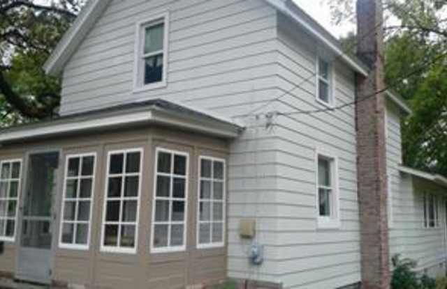 Affordable living Downtown Rochester hardwood floors and granite Gallery 4
