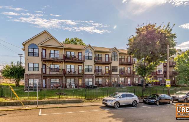 Spacious 3bd/2ba with 2 PARKING SPOTS available for August 2025! photos photos