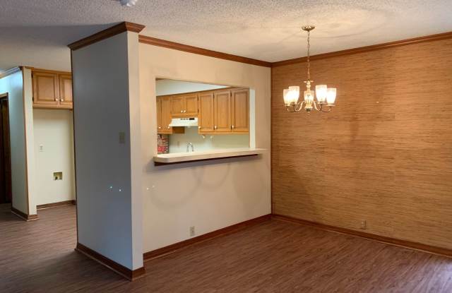 Beautiful and Clean three bedroom flat downstairs apartment with a big private patio. Gallery 3