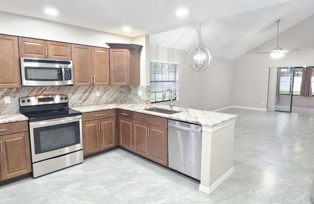 1002 Stonybrook Cir Gallery 2