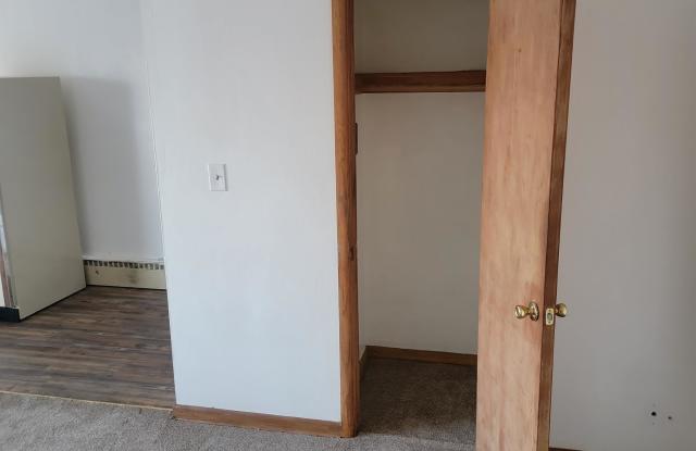 1135 West Atkinson Avenue - 7 photos photos