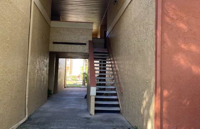 Large 1 bedroom Condo on Second Floor Overseeing Community Pool in Casselberry Gallery 3