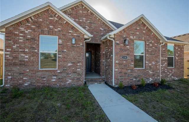 136 S Broyles AVE - 136 South Broyles Avenue, Fayetteville, AR 72704 136 S Broyles AVE - 136 South Broyles Avenue, Fayetteville, AR 72704